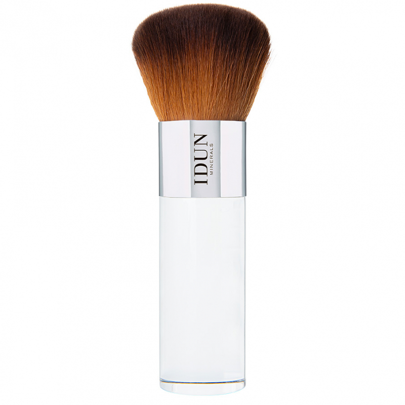 Idun Minerals Big Powder Brush test