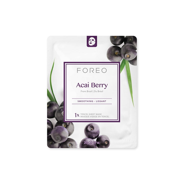 FOREO Farm To Face Acai Berry 20 g utglattende sheetmaske i hvit forpakning med lilla bær og grønne blader.