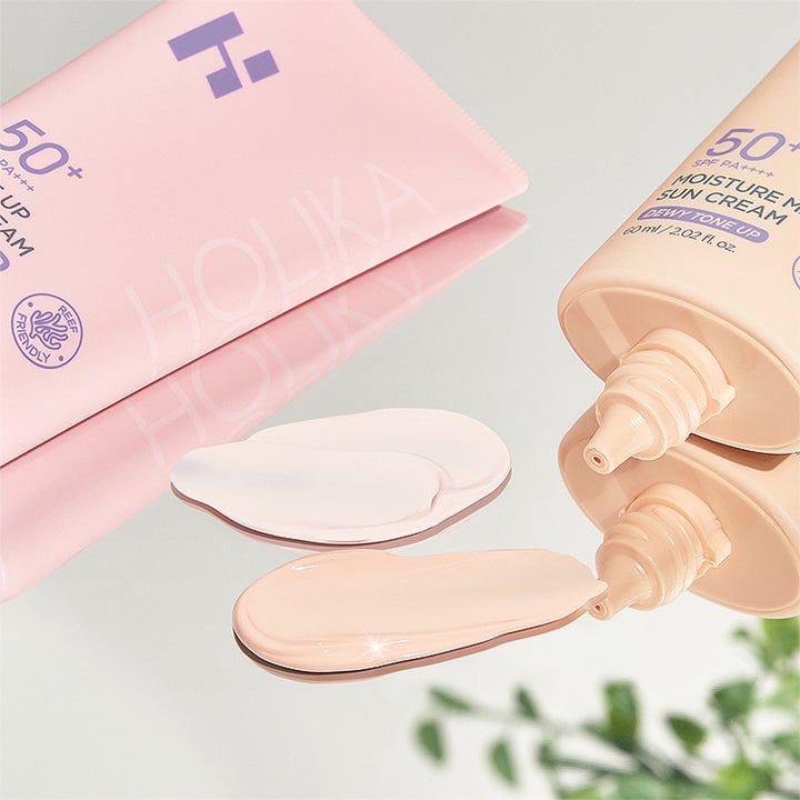 Holika Holika Make Up Sun Cream SPF50+ Matte Tone Up 60 ml solkrem gir matt finish med lyserosa kremet tekstur.