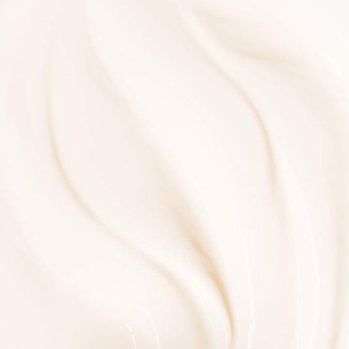 Biotherm Radiance Ritual hudpleie gir glød med en fyldig og kremet hvit tekstur i myke bølger.