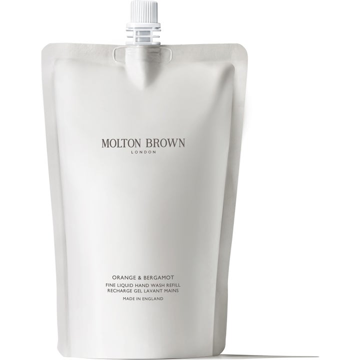 Molton Brown Orange & Bergamot Hand Wash Refill rengjørende håndsåpe i hvit minimalistisk pose med skrukork
