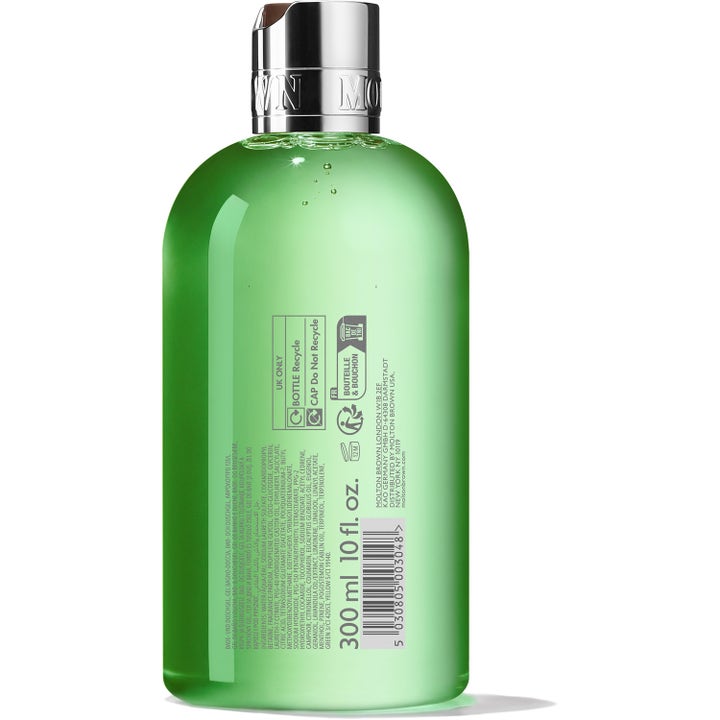Molton Brown Infusing Eucalyptus Bath & Shower Gel 300 ml dusjsåpe i grønn flaske sett fra baksiden.