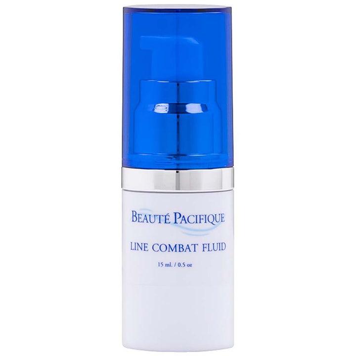 Beauté Pacifique Line Combat Fluid 15 ml antialdringsserum i hvit pumpeflaske med blått gjennomsiktig lokk.