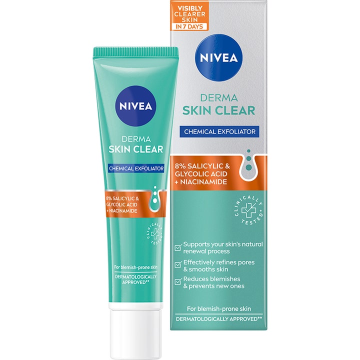 Nivea Derma Skin Clear 40ml kjemisk peeling mot urenheter i turkis tube og eske med hvit kork.
