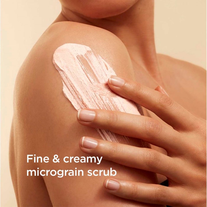 Clarins Exfoliating Body Scrub 200 ml gir glatt hud med en fin og kremet rosa kornskrubb som påføres huden