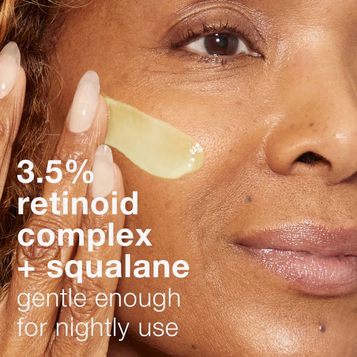Dermalogica Dynamic Skin Retinol Serum 10 ml ansiktsserum med 3.5% retinoid complex og squalane påføres huden.