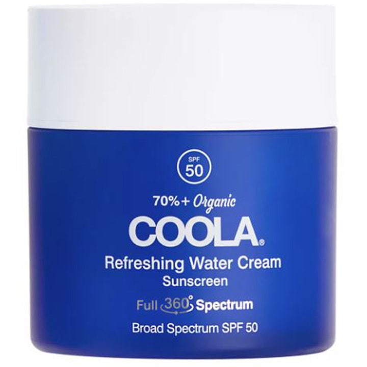 COOLA Refreshing Water Cream SPF 50 økologisk solkrem som gir fukt i en matt blå krukke med hvitt lokk