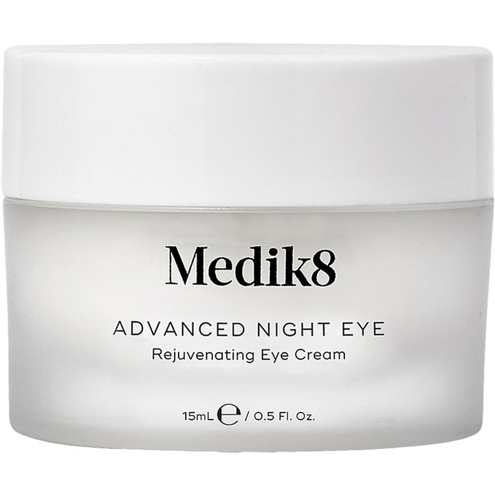 Medik8 Advanced Night Eye 15 ml foryngende øyekrem i en frostet glasskrukke med hvitt lokk som pleier huden