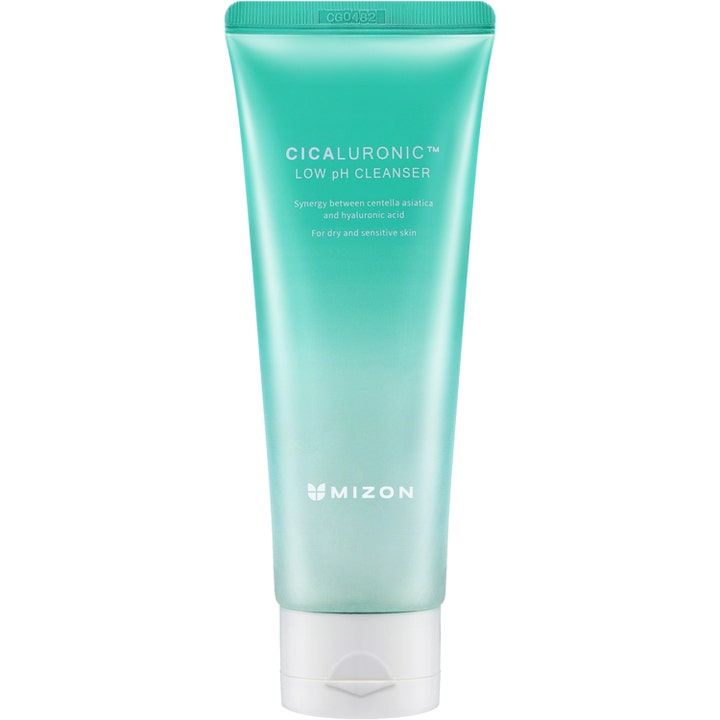 Mizon Cicaluronic Low pH Cleanser beroligende ansiktsrens med centella asiatica i en mintgrønn tube med hvit kork