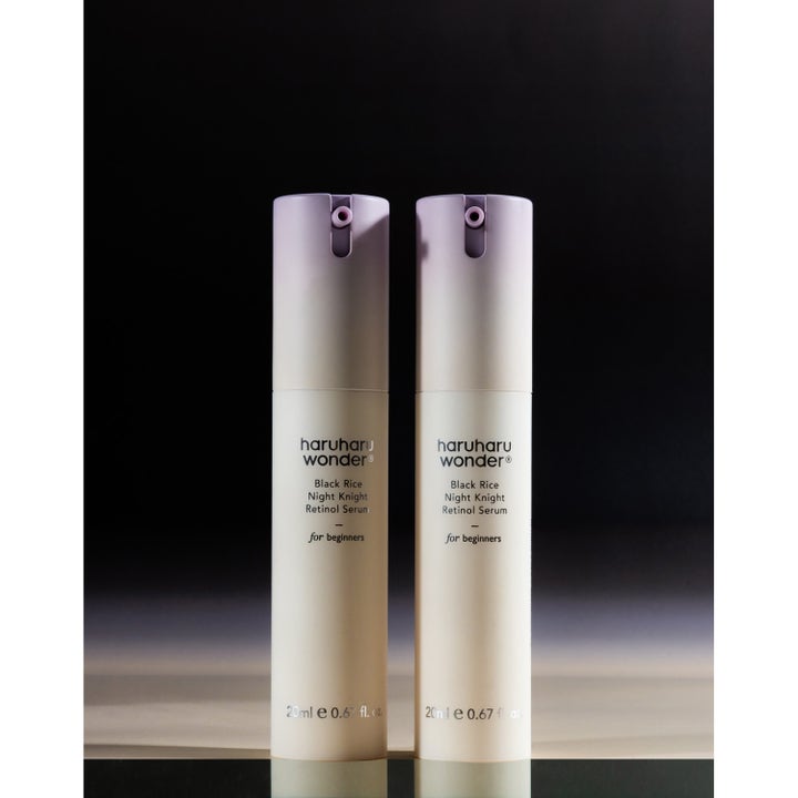 haruharu wonder Black Rice Night Knight Retinol Serum 20 ml ansiktsserum for nybegynnere i to lilla og hvite pumpeflasker