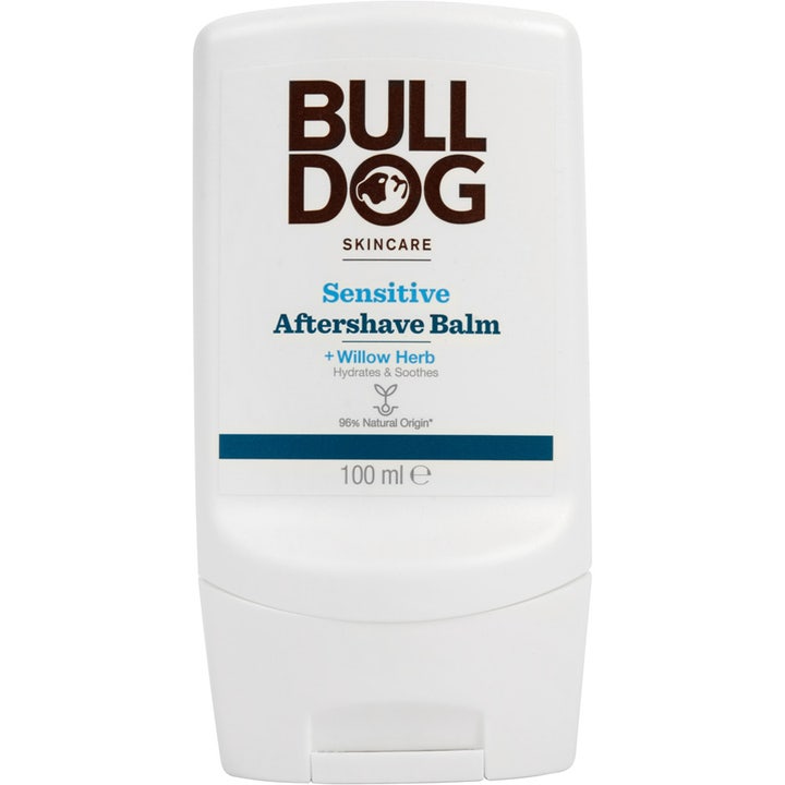 Bulldog Sensitive Aftershave Balm 100 ml beroligende etterbarberingskrem i hvit plasttube med blå detaljer
