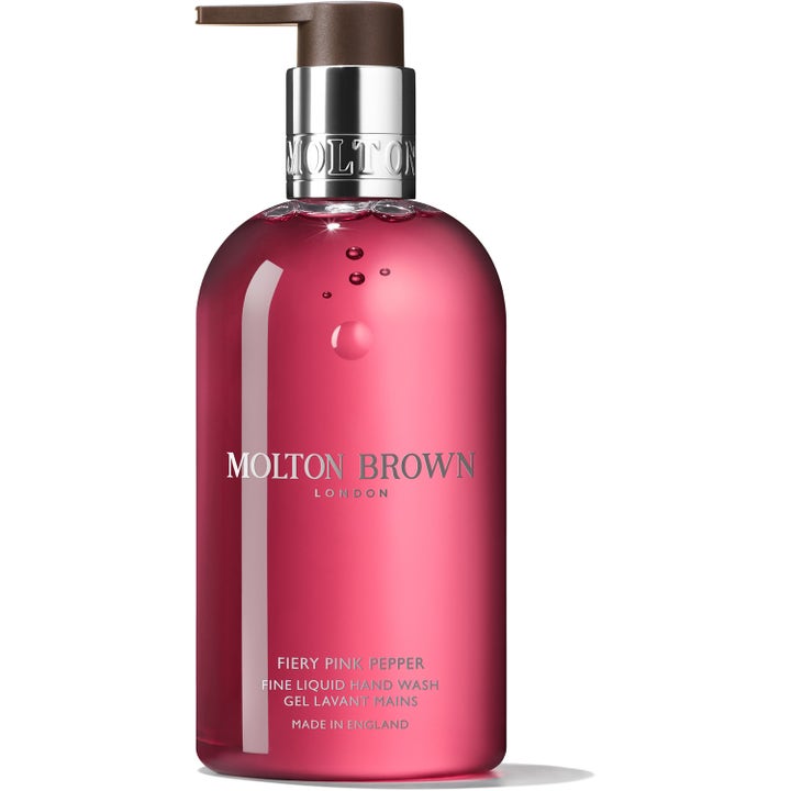 Molton Brown Fiery Pink Pepper Fine Liquid Hand Wash velduftende håndsåpe i klar flaske med rosa gel og sølvfarget pumpe.