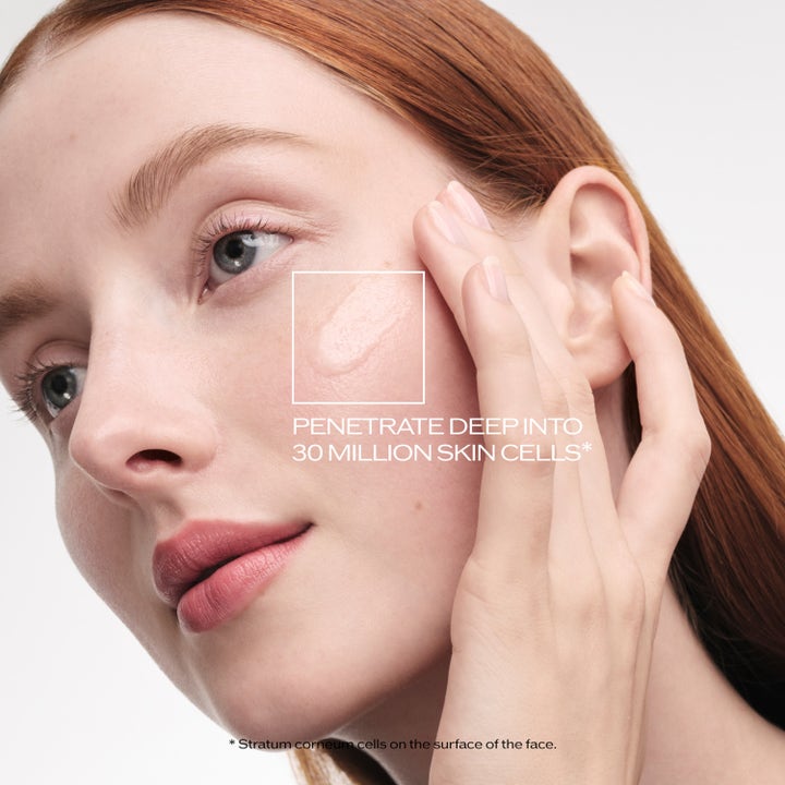 Shiseido Ultimune Power Infusing Concentrate 50 ml serum på kinn med tekst Penetrate deep into 30 million skin cells