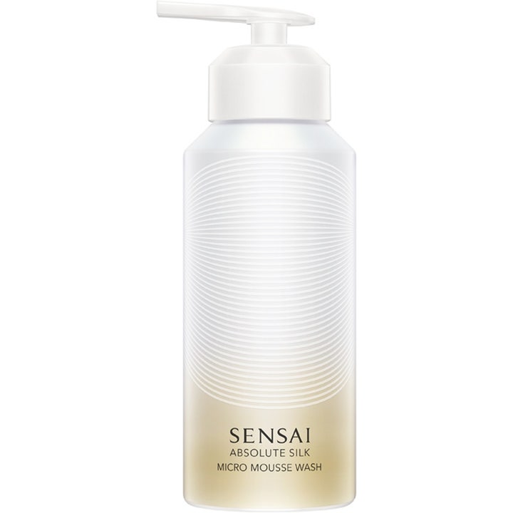 Sensai Absolute Silk Micro Mousse Wash rensende ansiktsskumm som gir glød i hvit og gullfarget flaske med hvit pumpe