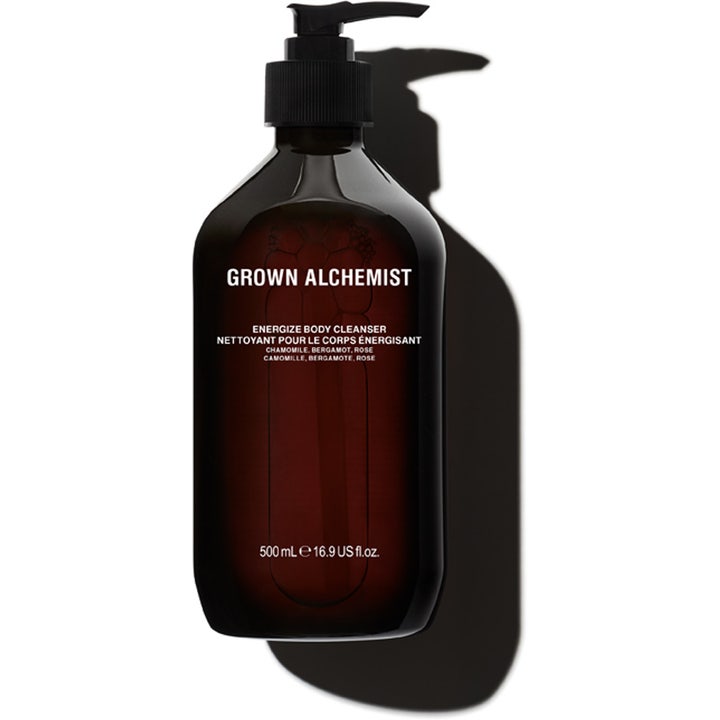 Grown Alchemist Energize Body Cleanser 500 ml oppkvikkende kroppsvask i mørk ravfarget flaske med sort pumpe