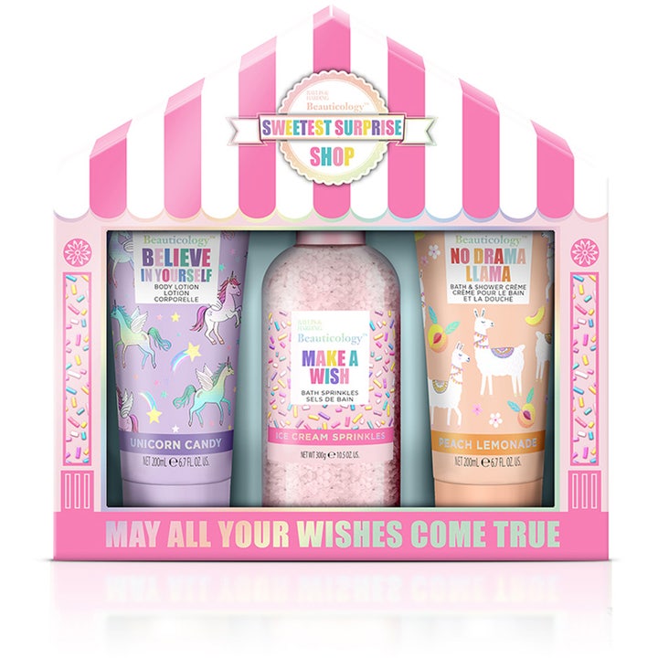 Baylis & Harding Beauticology Sweetest Surprise Shop gavesett med tre fargerike kroppsprodukter i en rosa godteributikk-eske