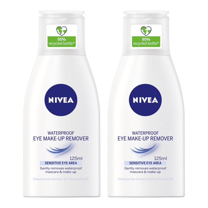 Nivea Waterproof Eye Make-up Remover 125ml fjerner vannfast maskara skånsomt i to hvite flasker med blå logo