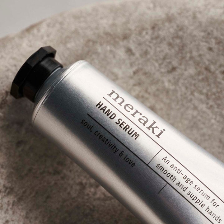 Meraki Hand Serum 50 ml pleiende anti-age håndpleie i børstet sølvtube med sort kork for glatte og myke hender
