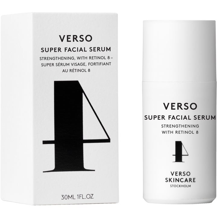 Verso Super Facial Serum 30 ml styrkende ansiktsserum med Retinol 8 i hvit flaske og eske