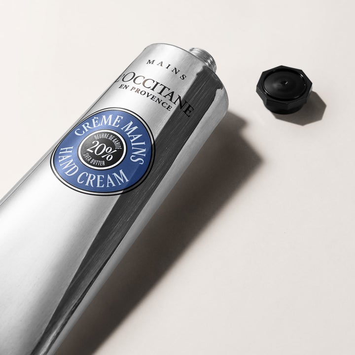 L'Occitane en Provence Shea Butter Hand Cream 150 ml fuktighetsgivende håndkrem i sølvtube med åpent sort lokk