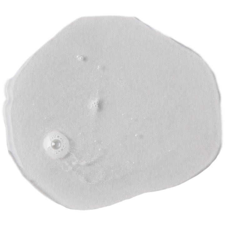 Verso N°1 Micellar Water 200 ml ansiktsrens som gir ren hud vist som en klar og lettflytende tekstur med bobler.
