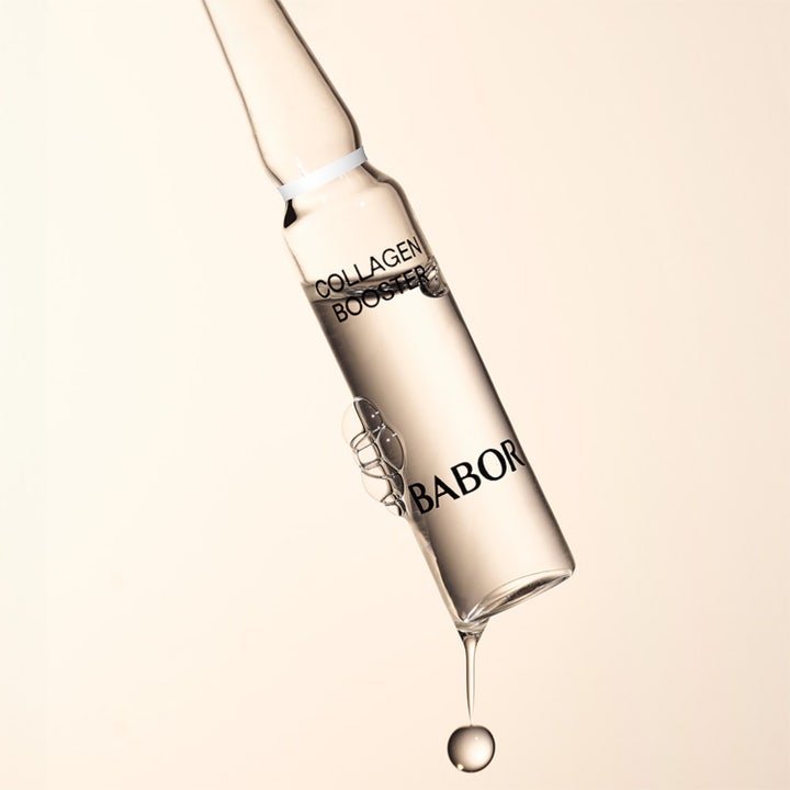 Babor Ampoule Collagen Booster 14 ml oppstrammende serum i en glassampulle med en klar dråpe som faller.