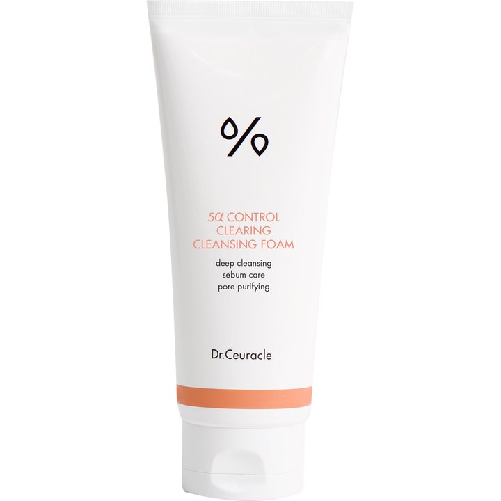 Dr. Ceuracle 5α Control Clearing Cleansing Foam dyprensende ansiktsrens mot fet hud i hvit tube med ferskenfarget stripe