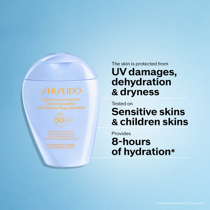 Shiseido Global Suncare Lotion Sensitive SPF 50 150 ml solkrem i lyseblå flaske som gir fuktighet til sensitiv hud.