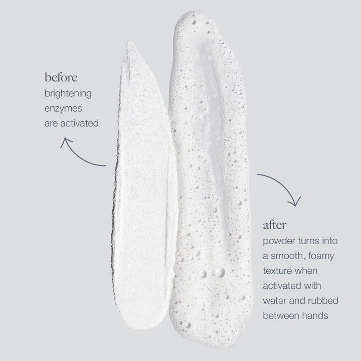 Dermalogica Cleanse & Renew Starter Set 13 g viser hvit puddertekstur som blir til et glatt skum med enzymer.