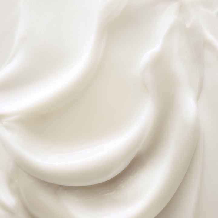 Sensai Total Form Expert Cream 50 ml oppstrammende ansiktskrem med en rik og silkemyk hvit tekstur i bølger