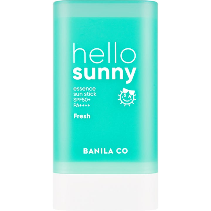 Banila Co Hello Sunny Essence Sun Stick Fresh solkrem med SPF 50 i en turkis semitransparent hylse med hvit bunn.