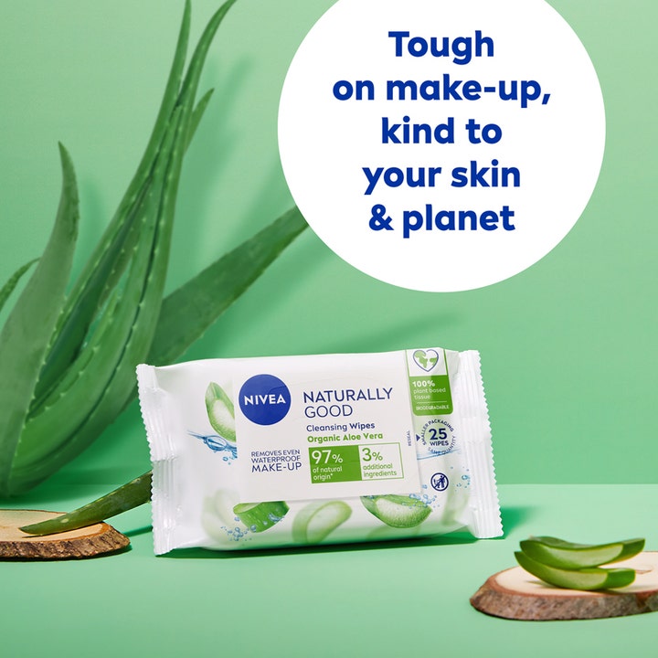 NIVEA Naturally Good Wipes 25 stk sminkefjerner med økologisk aloe vera i hvit plastforpakning