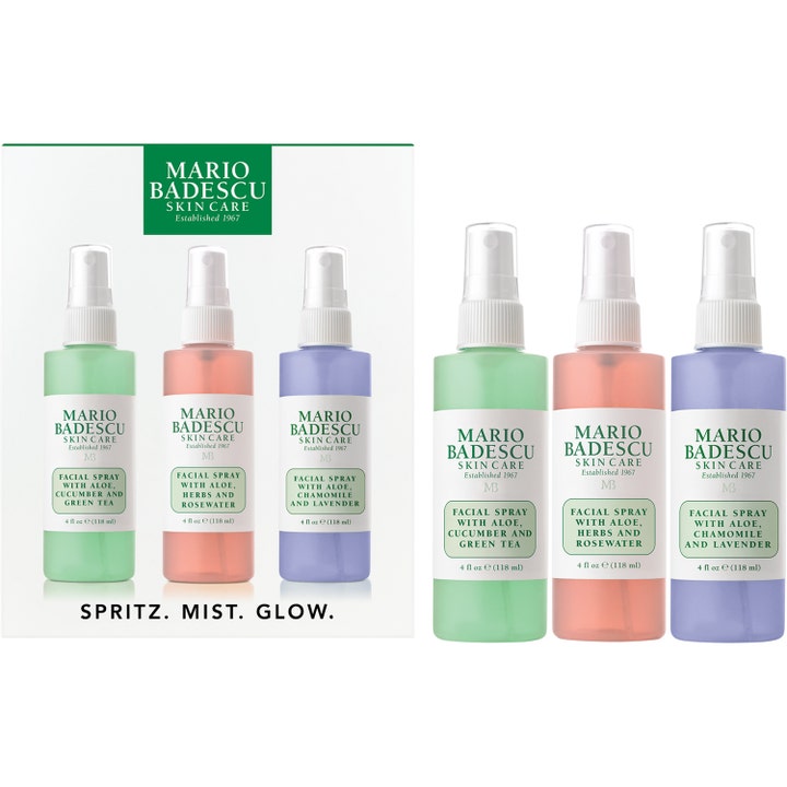 Mario Badescu Spritz Mist Glow 3 x 118 ml ansiktsspray gir fuktighet med grønn rosa og lilla flaske i gaveeske.
