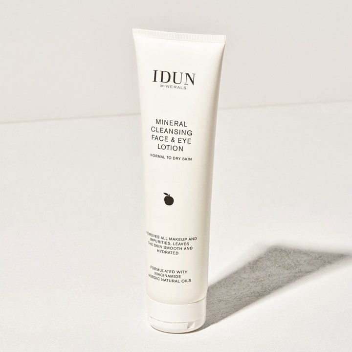 IDUN Minerals Cleansing Lotion 150 ml ansiktsrens med niacinamide i hvit tube som fjerner sminke og gir fukt.