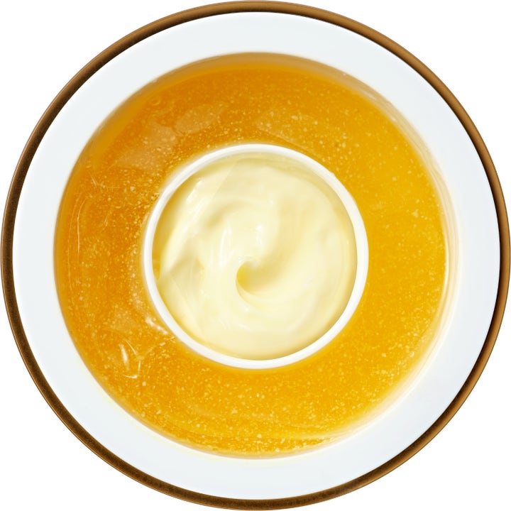 Dr. Ceuracle Pure VC Mellight A-tinol Cream 70 g ansiktskrem viser tekstur av hvit krem omringet av gul gelé
