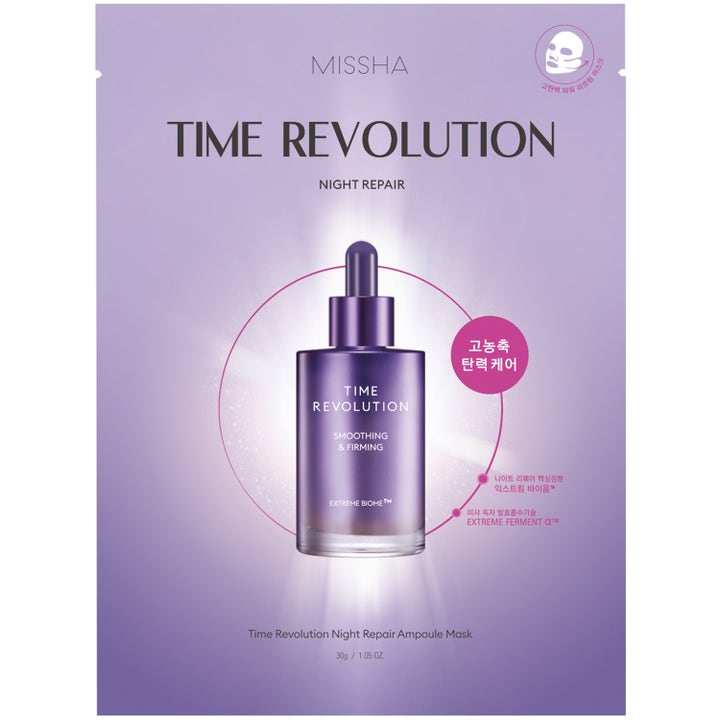Missha Time Revolution Night Repair Ampoule Mask 30g oppstrammende ansiktsmaske i lilla forpakning med bilde av en glødende serumflaske