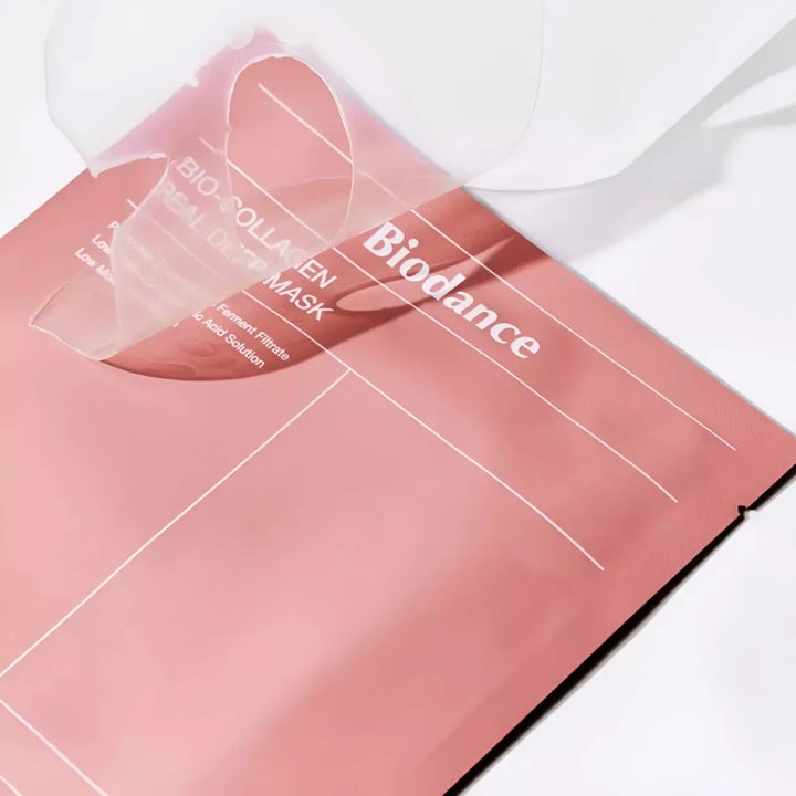 Biodance Bio Collagen-Real Deep Mask 1 stk ansiktsmaske gir fuktighet med klar gelétekstur på rosa forpakning