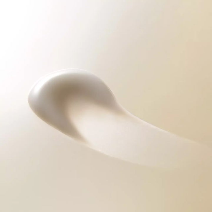 I'm from Rice Glow Peel Off Mask 70 g ansiktsmaske med en kremet og glatt hvit tekstur som gir glød.