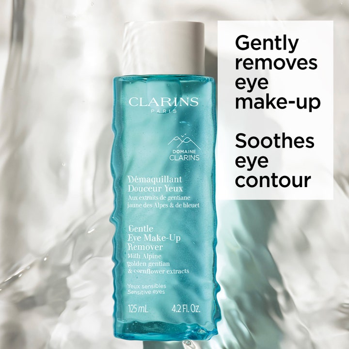Clarins Gentle Eye Make-Up Remover 125 ml beroligende sminkefjerner i blå bølgeformet flaske over vann