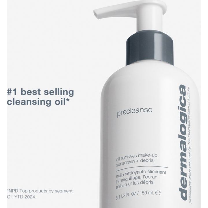 Dermalogica PreCleanse 150 ml cleansing oil som gir ren hud vist på en smilende kvinne med glødende ansikt