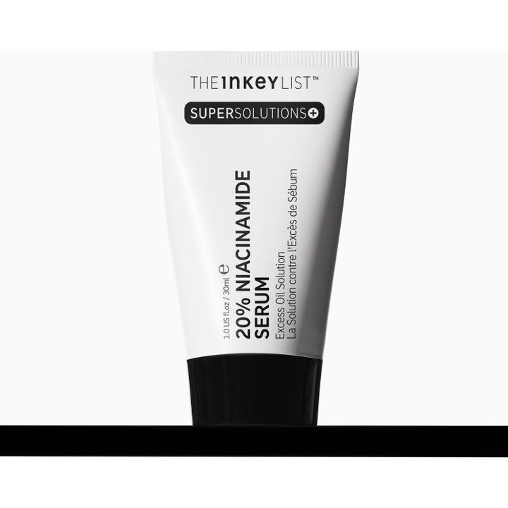 The INKEY List Niacinamide Serum 30 ml ansiktsserum har en lett og gjennomsiktig flytende konsistens.