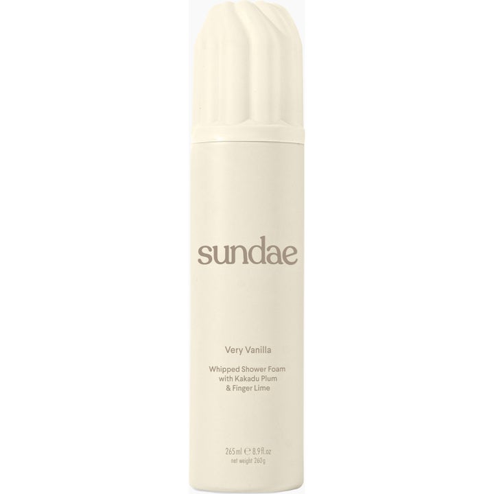 Sundae Very Vanilla 265 ml dusjskum med kakaduplomme i kremhvit sprayboks med riflet kork