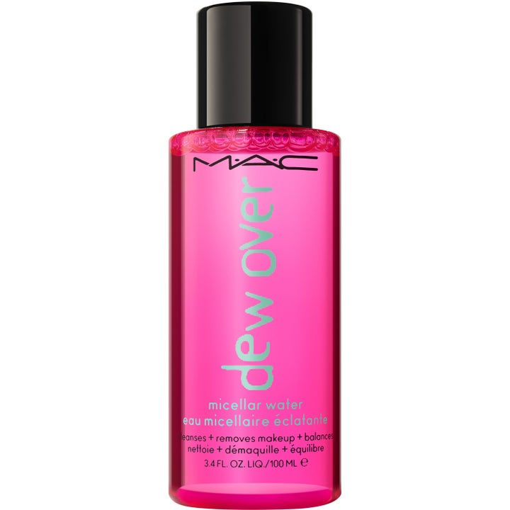 MAC Dew Over Micellar Water 100 ml rensevann som balanserer huden i en rosa gjennomsiktig flaske med sort kork
