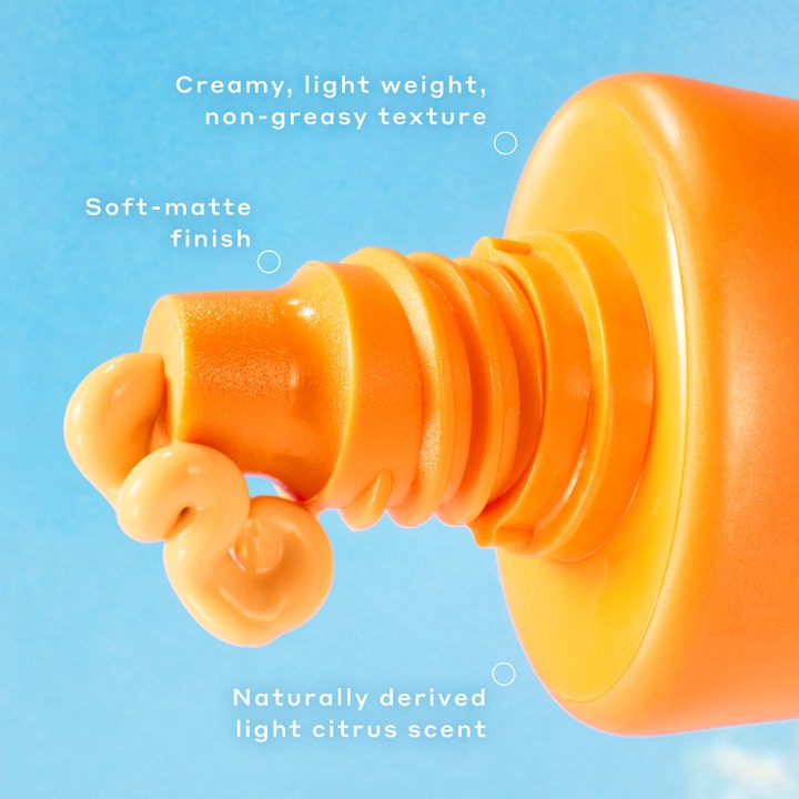 Ole Henriksen Truth Banana Bright Mineral Sunscreen 50 ml solkrem med kremet tekstur som gir en matt finish