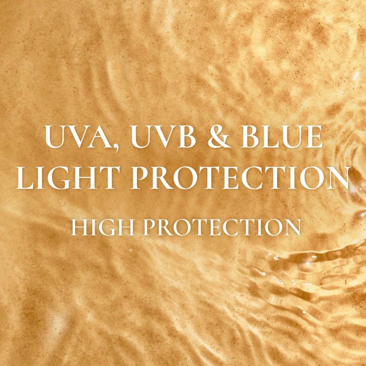 Nuxe Sun-Kissed Fluid Spf 30 40 ml solkrem viser UVA, UVB & BLUE LIGHT PROTECTION HIGH PROTECTION over gyllen væske.
