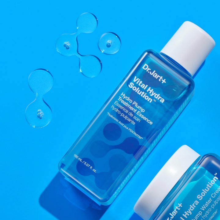 Dr.Jart+ Vital Hydra Solution Hydro Plump Treatment Essence 150 ml fuktighetsgivende essence i blå flaske med dråper