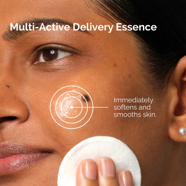 The Ordinary Multi-Active Delivery Essence 100 ml mykgjørende essence påføres med bomullspad for glattere hud