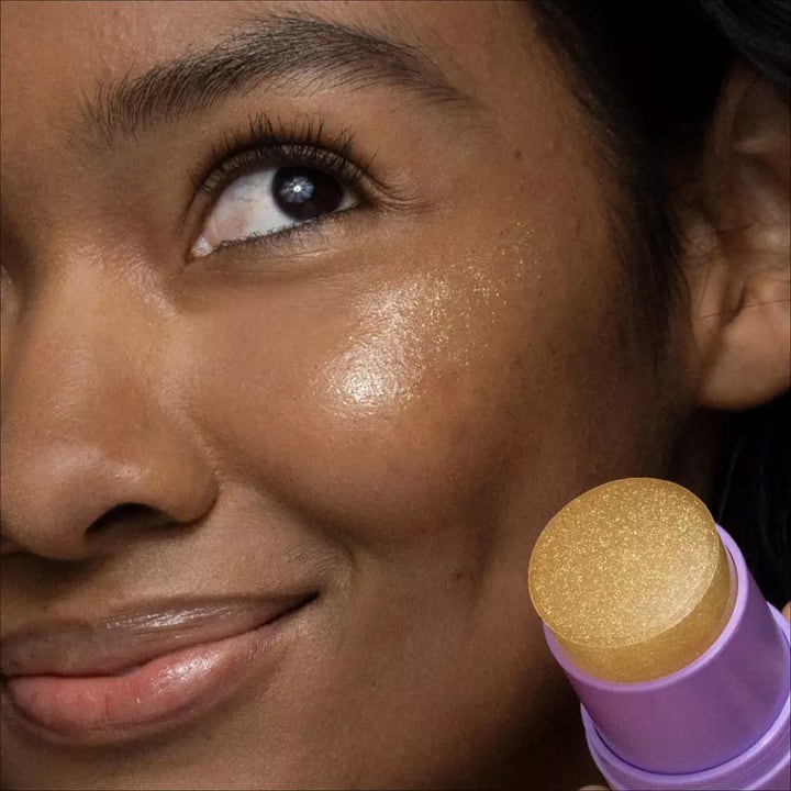 Dermalogica Golden Hour Hydrating SPF30 Stick 20 ml fuktighetsgivende solstift gir huden en gyllen og skimrende glød.