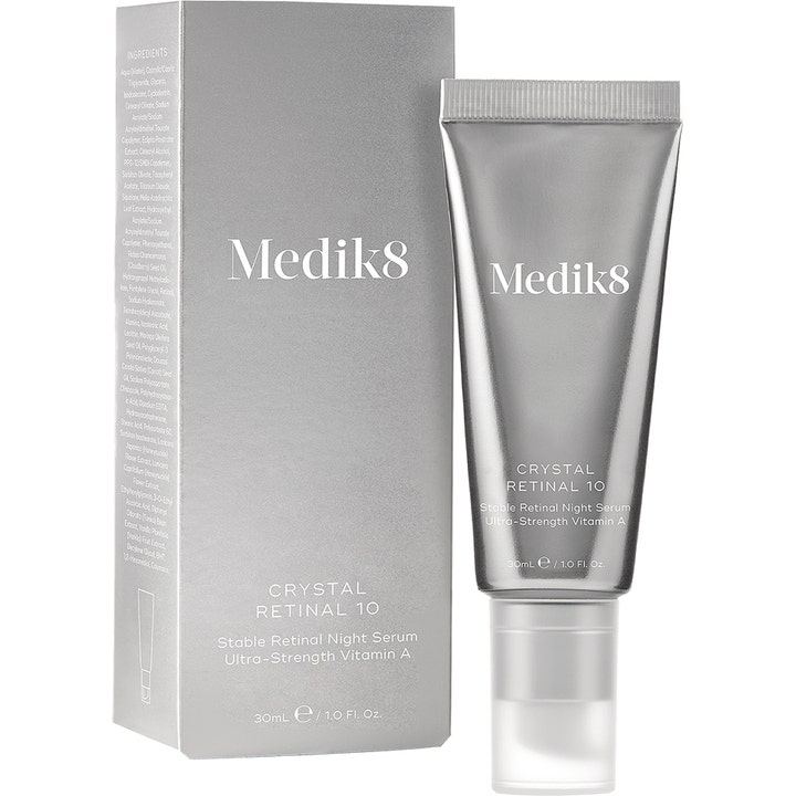 Medik8 Crystal Retinal 10 Serum 30 ml ansiktsserum i sølvfarget tube og eske som fornyer huden
