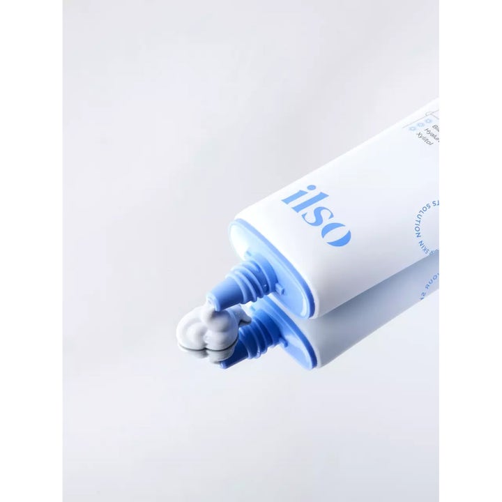 Ilso Bilberry Sun Cream 50 ml fuktighetsgivende solkrem for ansiktet hvit tube som viser en lys kremet tekstur